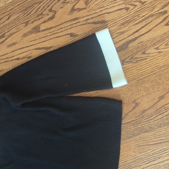 J.O.A. Keeney color block black/white ribbed knit soft v neck sweater. NWT. Sz M - Picture 2 of 8